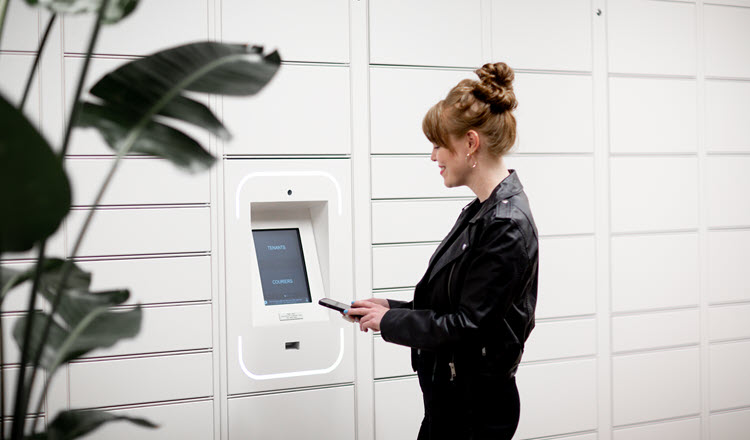 Groundfloor parcel locker
